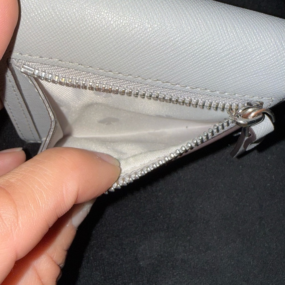 Kate Spade bifold wallet - Picture 4 of 8